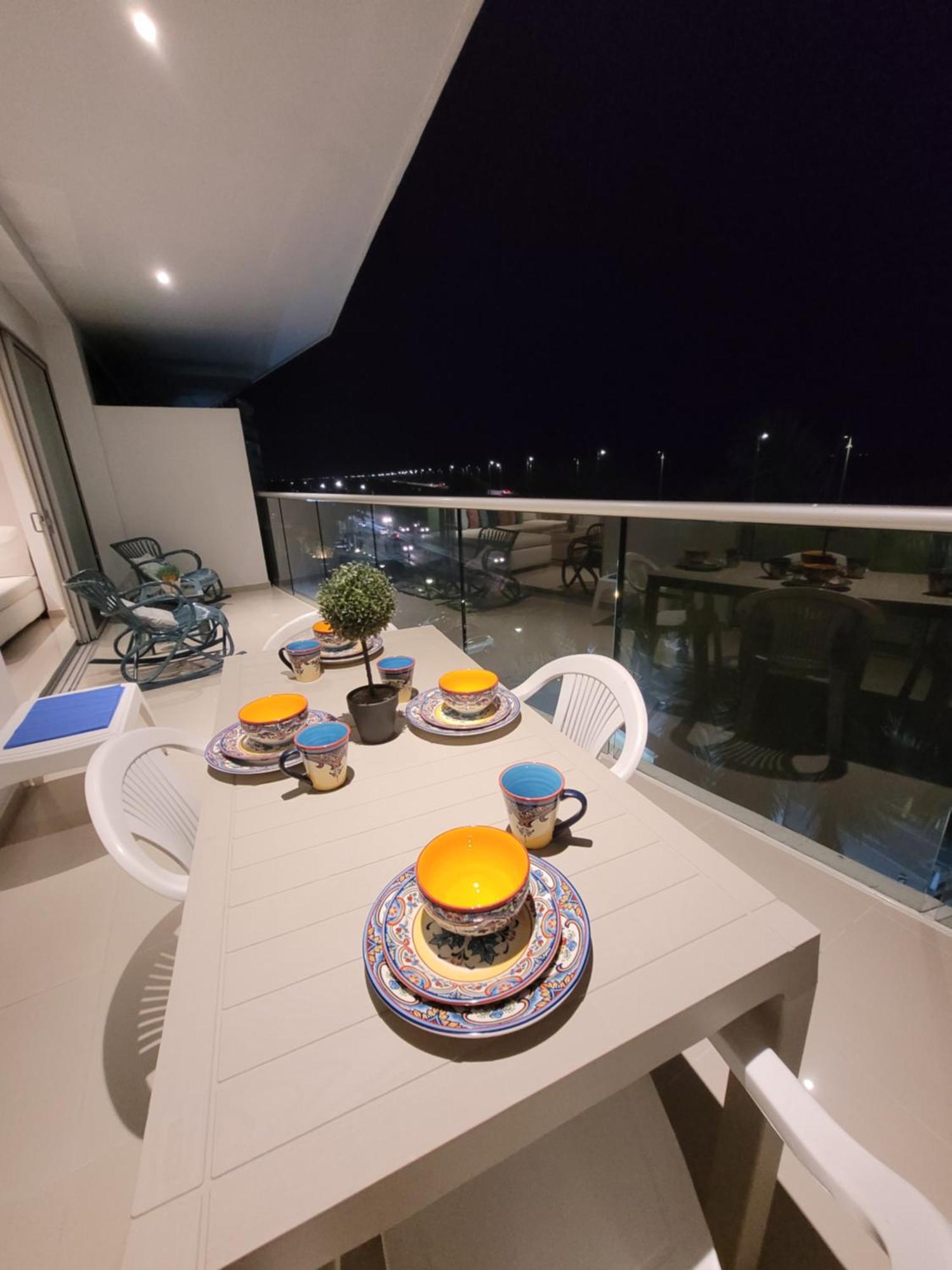 Apartamento, En Primera Linea De Playa *